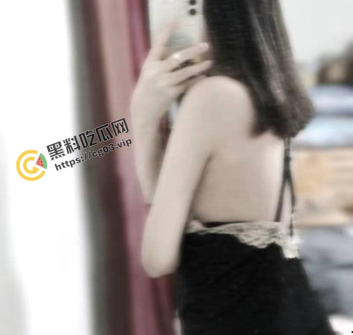 台湾 tiktok 在Twitch的游戏小网红 私拍流出  甜美的脸蛋下竟然还有如此一对完美巨乳！！！-9