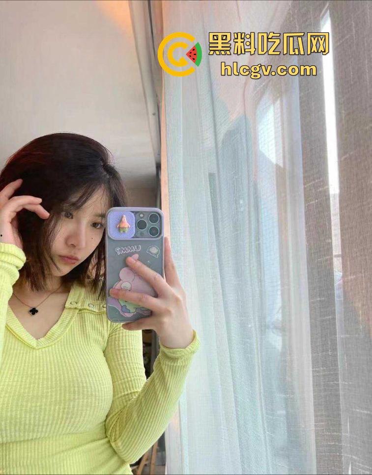 赣州师范科技学院【杨佳静】翻车！校内反差婊堪比再世潘金莲，一双玉臂千人枕，半点朱唇万人尝！-1