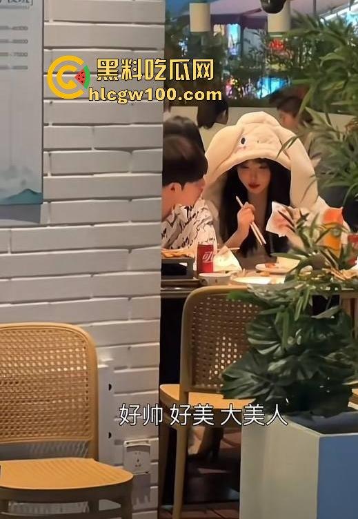 网红劲爆大瓜！！！抖音千万网红【你的欲梦】直播漏奶视频曝光，乳头黑黑的看来童锦成没少吸。-11