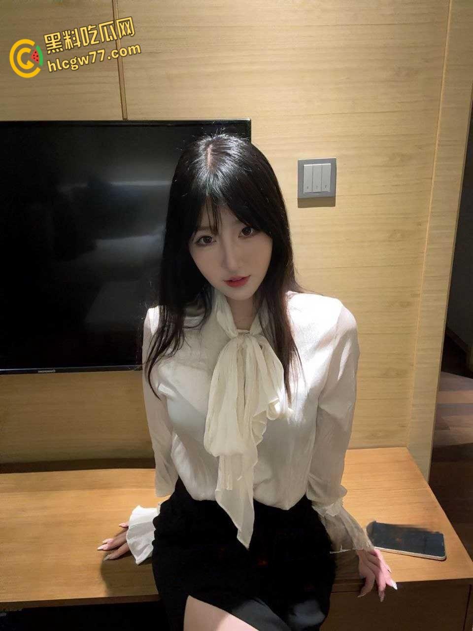 推特极品蜜桃臀少女 酣睡小熊 大秀巨乳肥臀身姿送出福利 海量视图资源疯传全网!-1