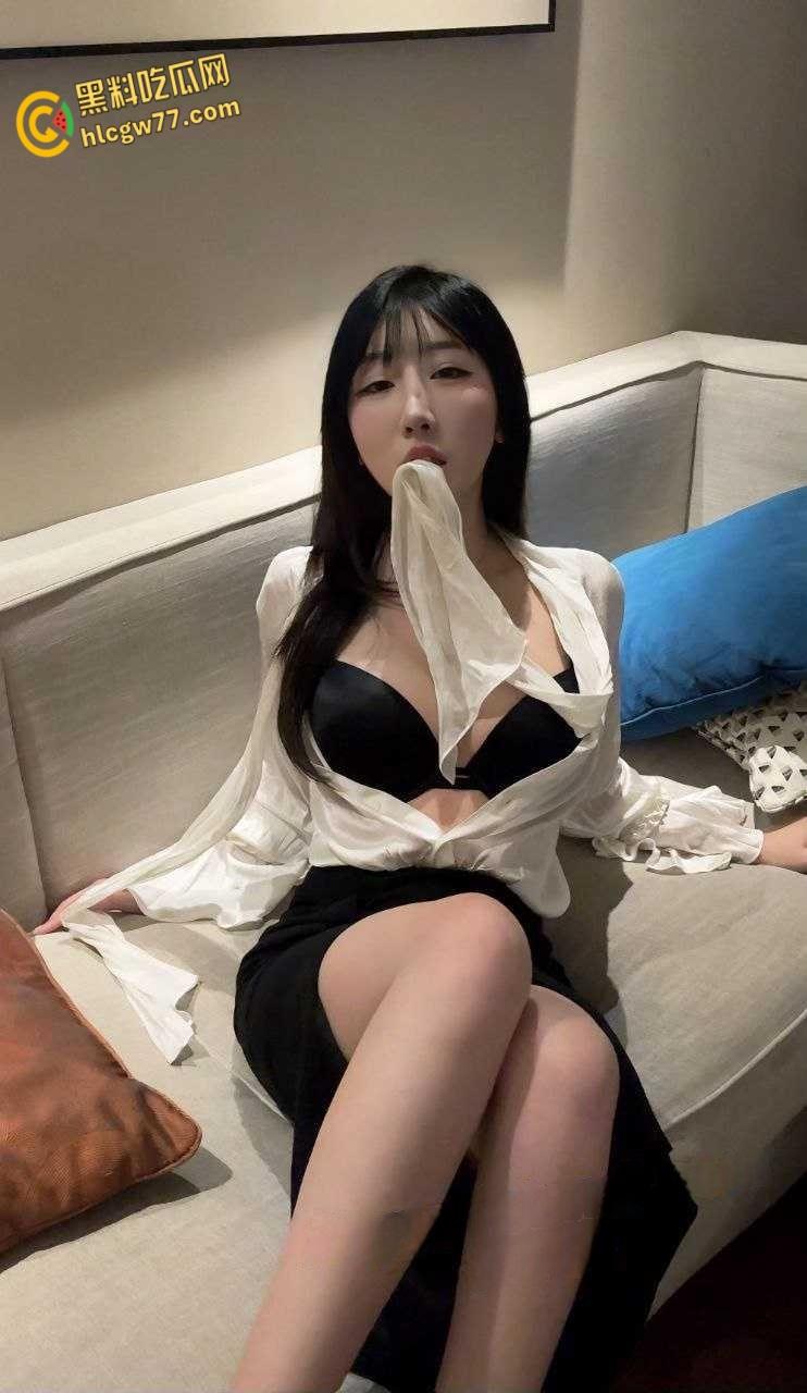 推特极品蜜桃臀少女 酣睡小熊 大秀巨乳肥臀身姿送出福利 海量视图资源疯传全网!-2