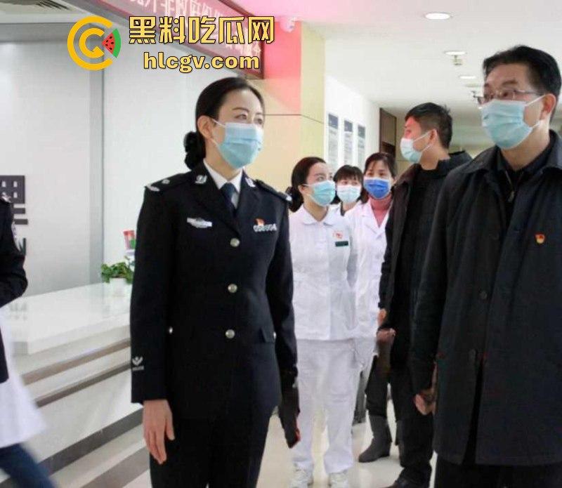 湖北省宜昌市公安局女局长【郑兴华】上厕所被前夫大胆偷拍 美臀鲍鱼清晰露出!-6