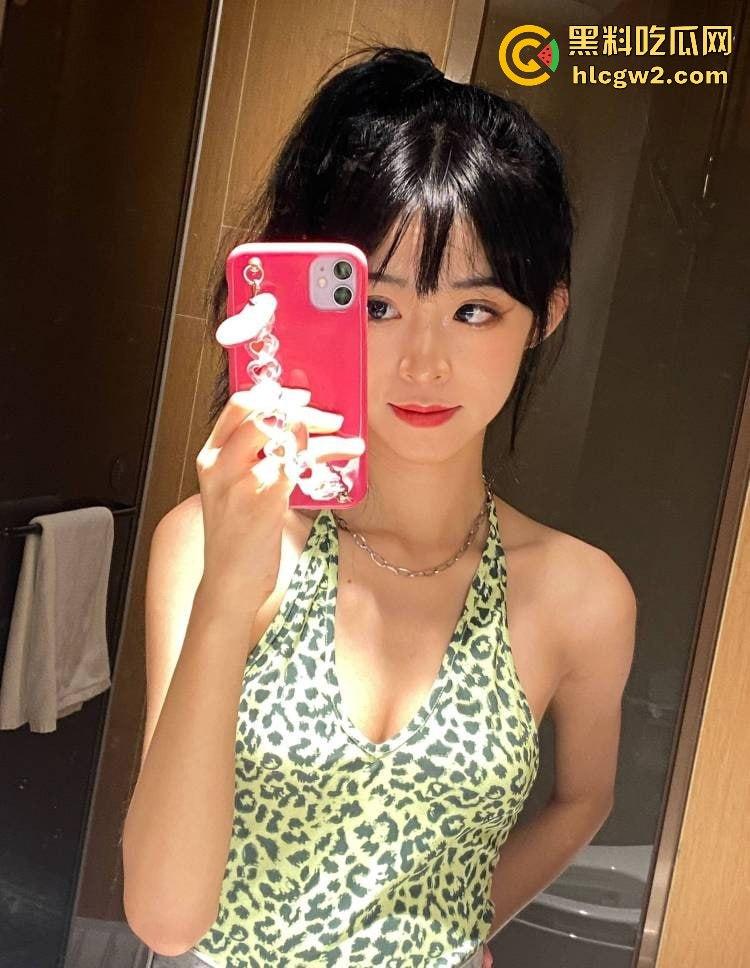 约炮安徽科技学院清纯大一妹 两天酒店大战不停歇 小穴紧致浪叫不断 清纯表面下竟是个骚浪精！-3