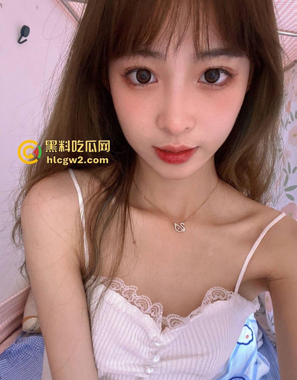 约炮安徽科技学院清纯大一妹 两天酒店大战不停歇 小穴紧致浪叫不断 清纯表面下竟是个骚浪精！-5