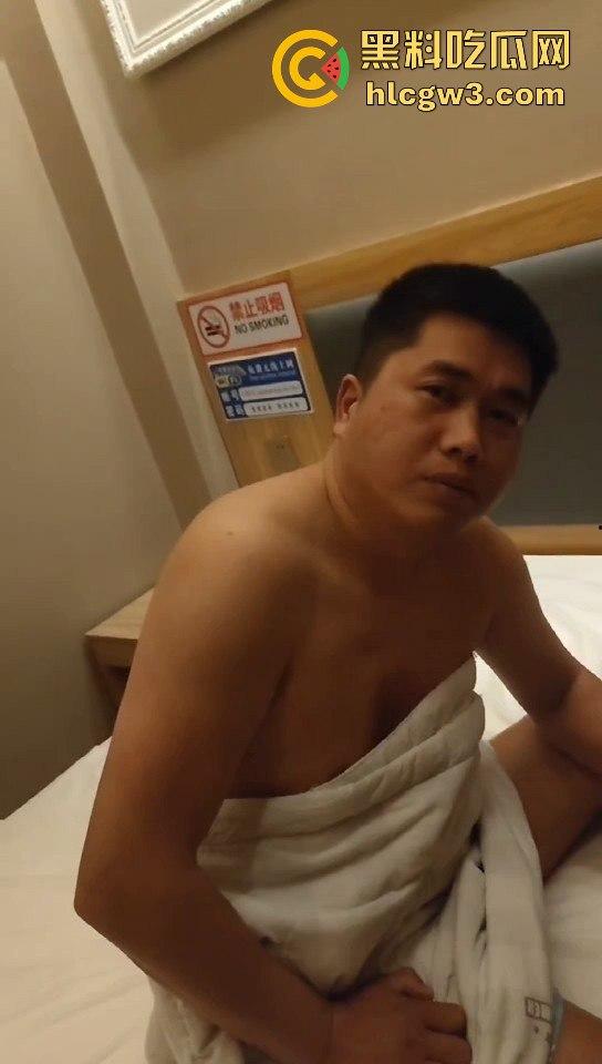 瓜友爆料山东狼友，洗澡脱光还没上钟就被老婆抓，这钱退不退？老婆说饭都吃不上了你还跑出来浪！-6