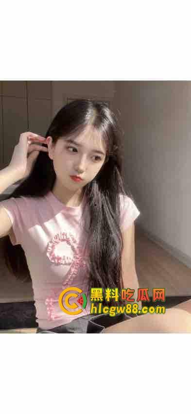 不懂就问，舍友开门就操女友，是憋疯了不管不顾，还是故意让我旁观刺激他们的变态癖好？-8