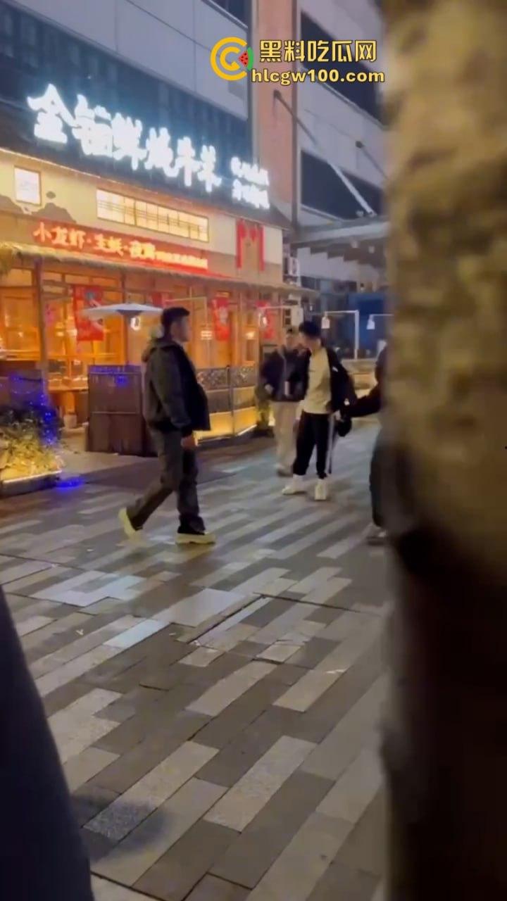 成都男gay为爱冲锋 一群骚肛大混战 渣男为护男三爆打原配 捅过的菊花说忘就忘了吗？-8