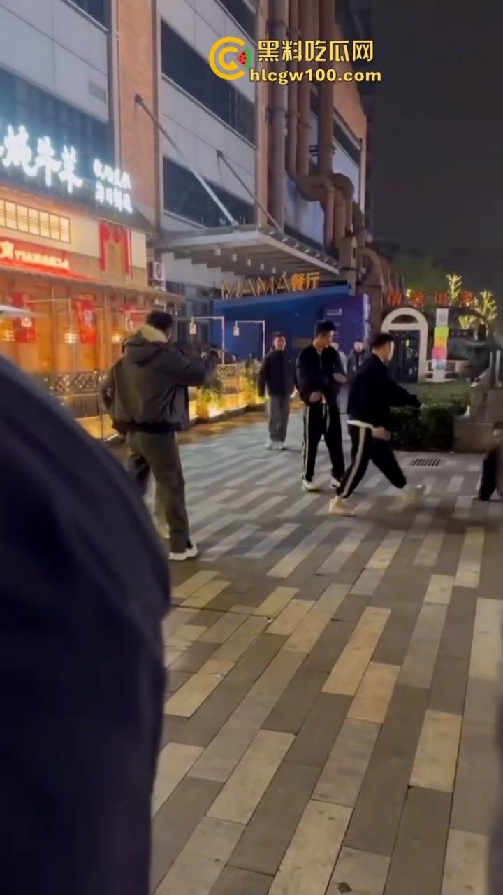 成都男gay为爱冲锋 一群骚肛大混战 渣男为护男三爆打原配 捅过的菊花说忘就忘了吗？-9