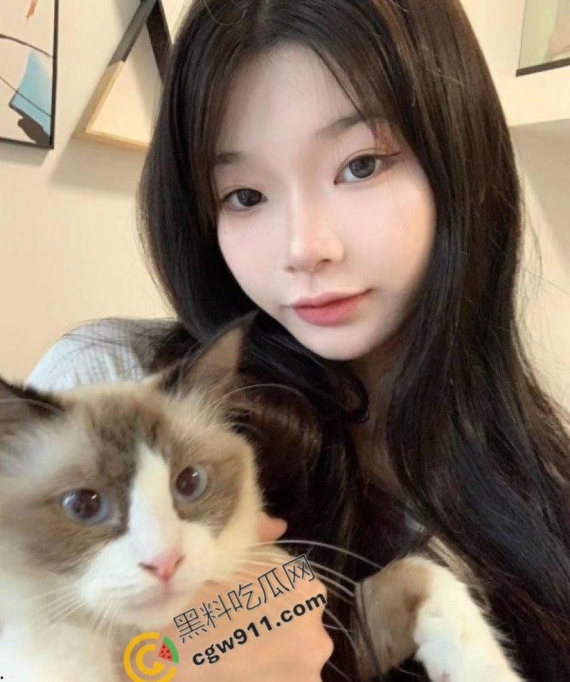 杭州极品学妹【张阳燕】自慰打炮私拍流出 :酒店激情狂野,如痴如醉享受性金主爆操,天生尤物引人赞-5