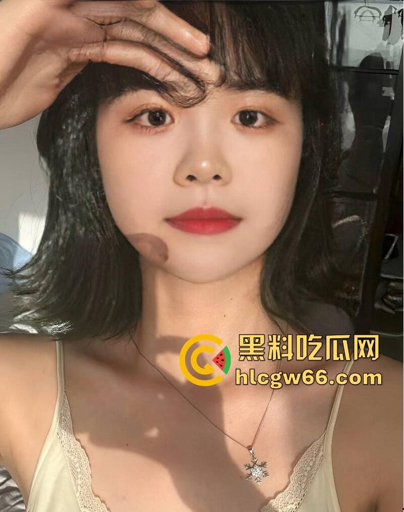 中国社会科学院研究生【杜若凝】再曝丑闻 男友怒揭软件裸聊约炮 饥渴身体含屌求操!-1