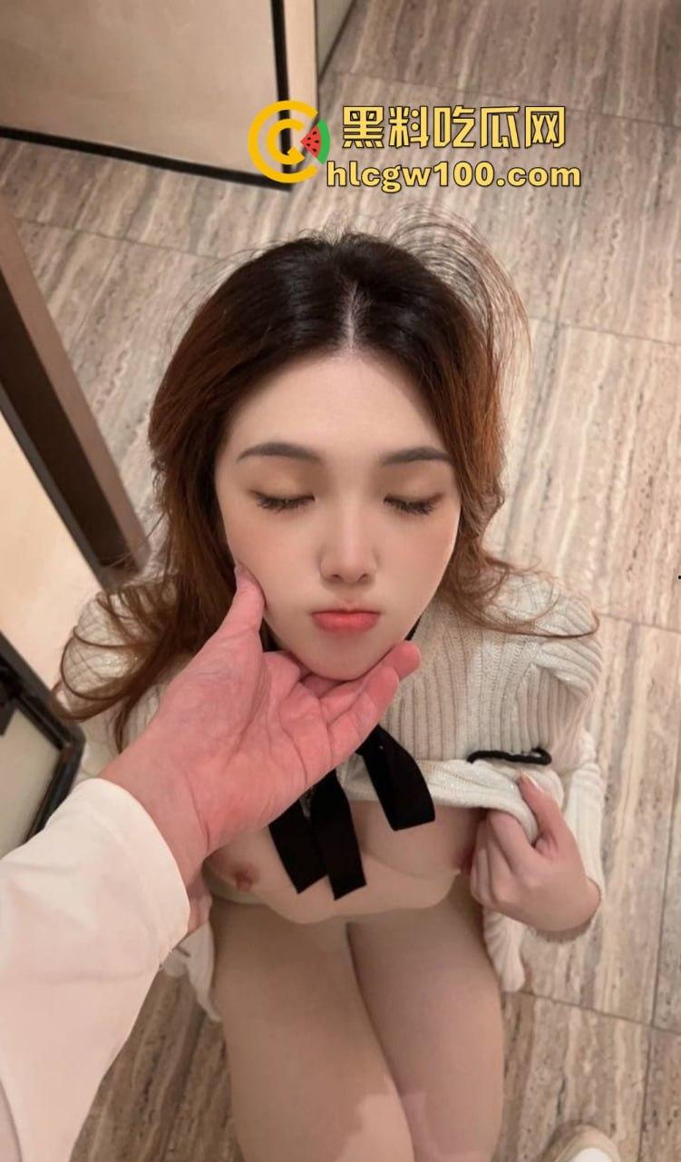 北京『赵娜颜』值身材太绝了，被金主包养成专属小狗，听话到让人上头，性感穿搭骚气媚态，婊王舍她其谁？-4