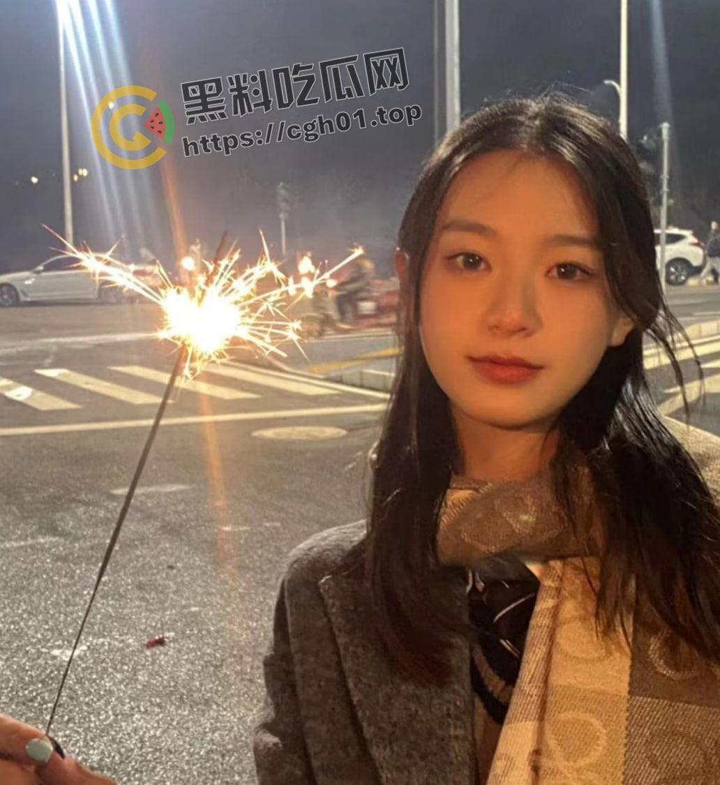 瓜友投稿！昆明理工电力工程学院反差母狗【何函晓】 喜欢扣自己的屁眼给陌生人看-1