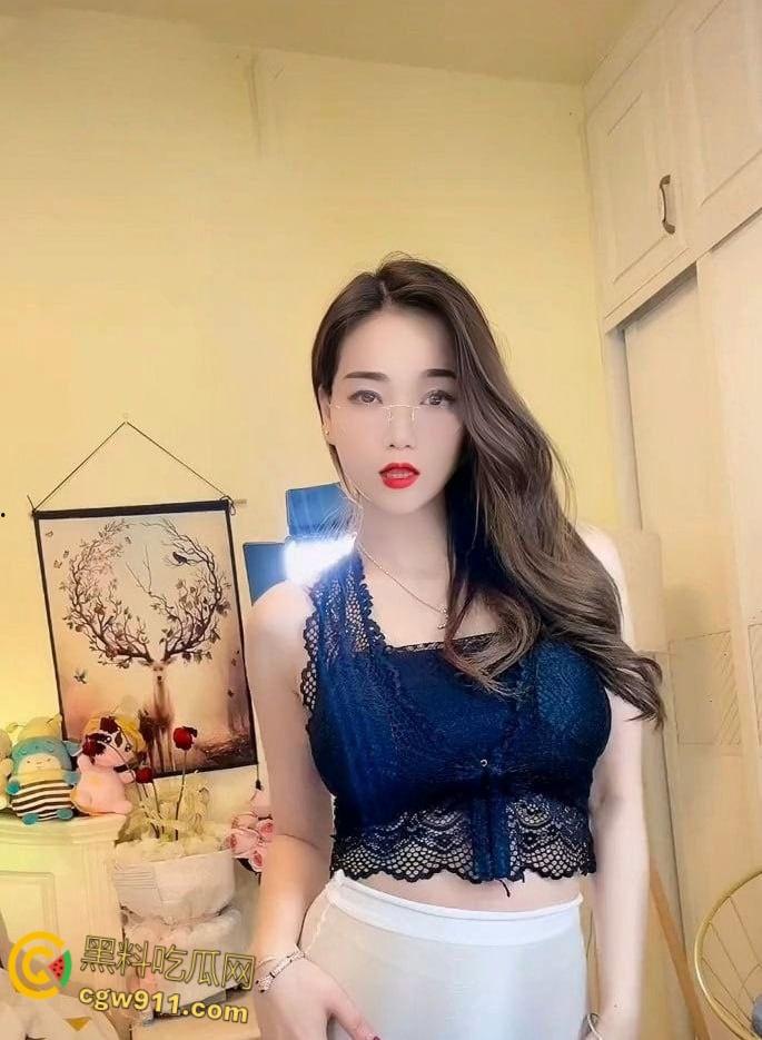 抖音擦边少妇【温柔】，榜一大哥定制激情福利流出，情趣裸舞自慰诱惑，开档丝袜小翘臀不断自慰抽插 ！-5