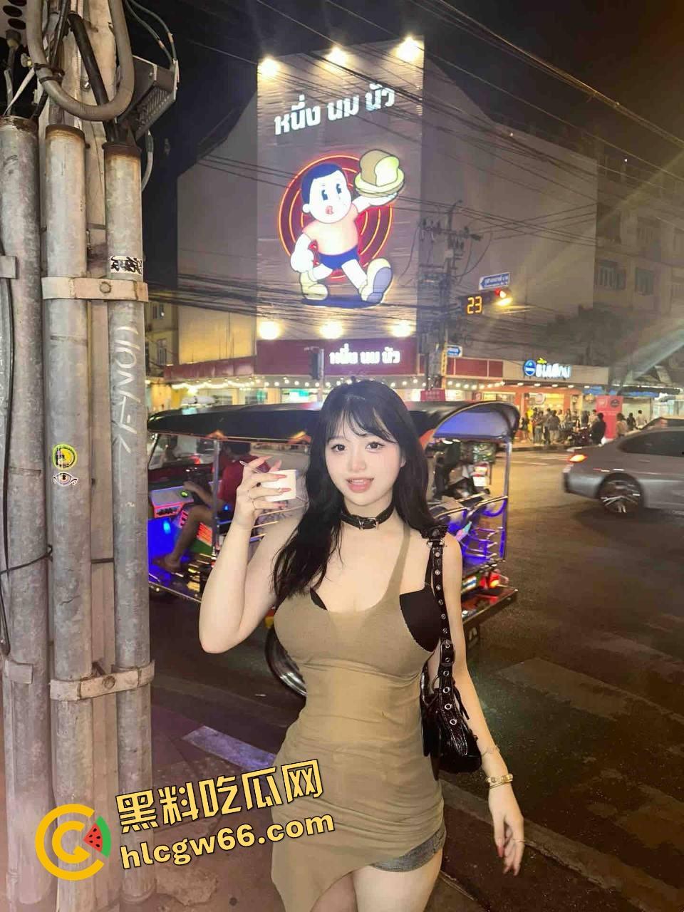 天津曼哈顿健身房惊现性价比私教，一手小钢炮不是在撸铁，就是在撸奶，会员全是来给他吃的！-1