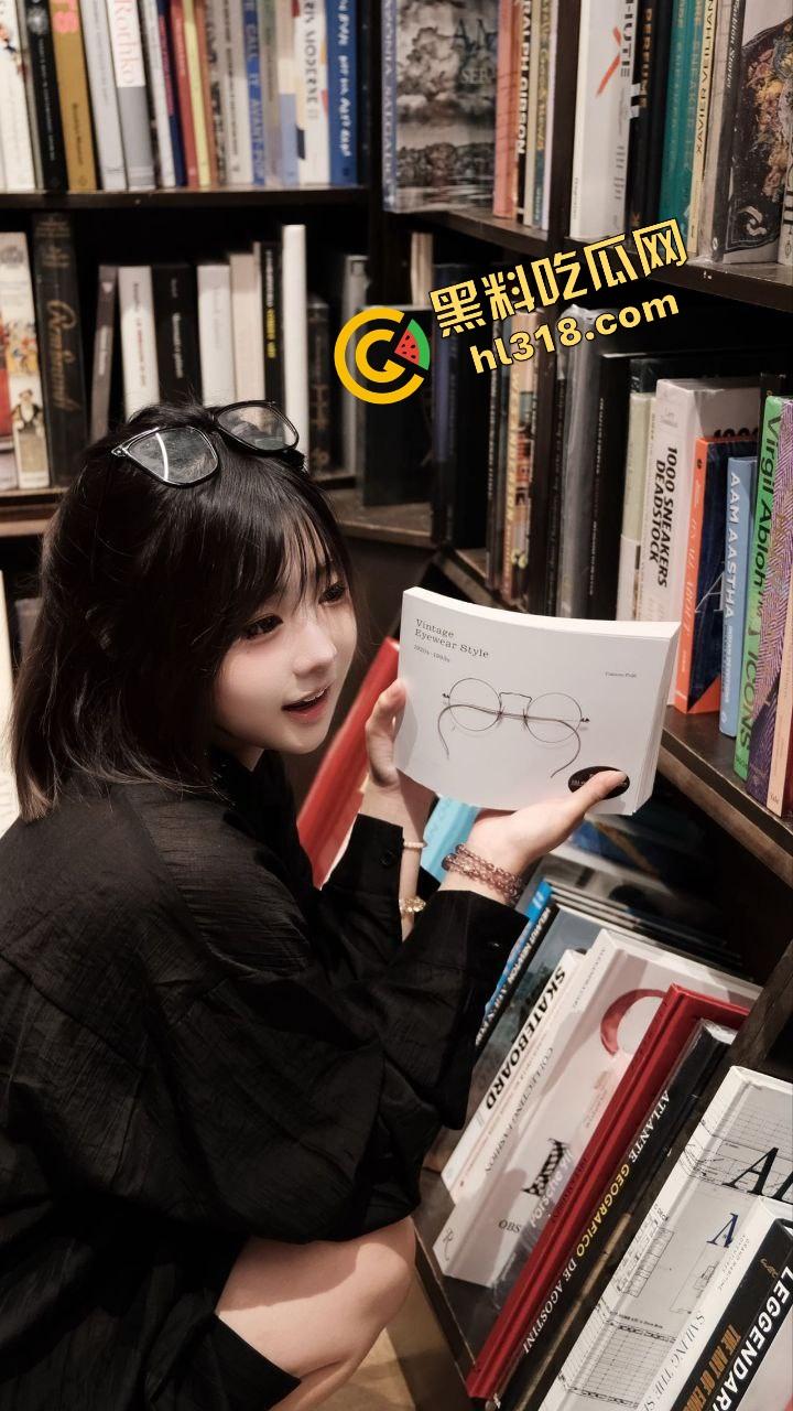 酒吧捡回黑丝精，开房就上攻速buff，奶子操就晃得鸡巴心肝乱颤，开房体验直接封神！-5