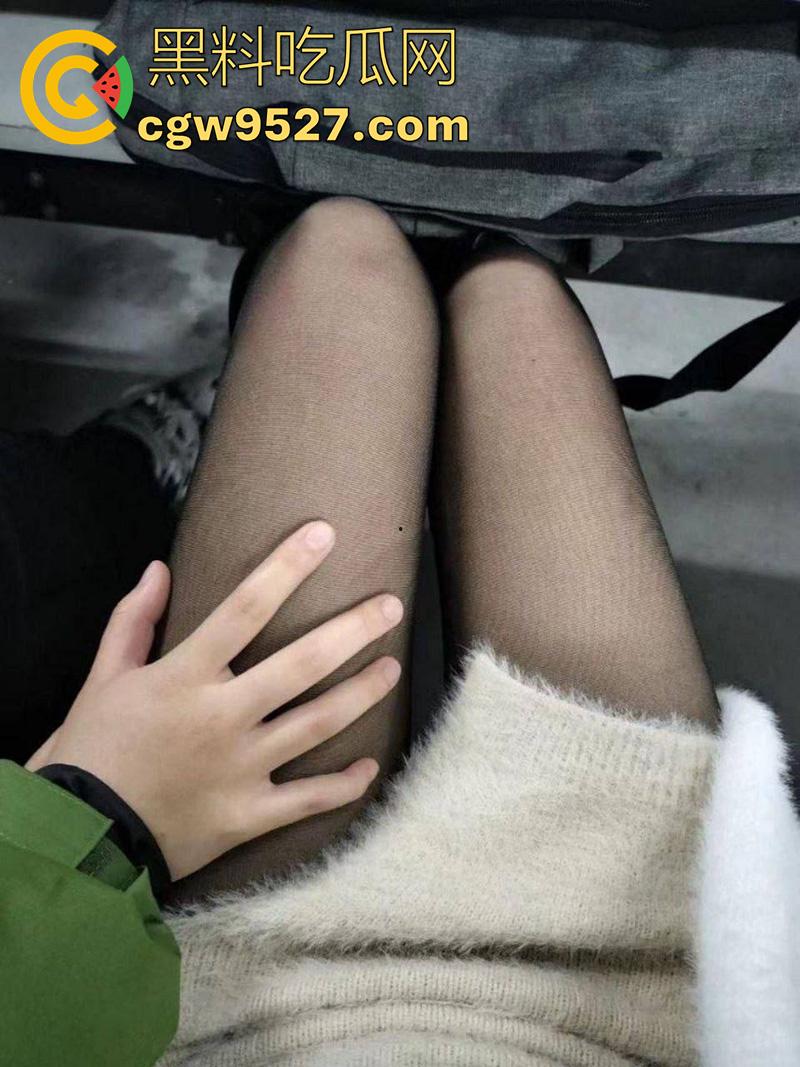 山东艺术学院舞蹈生【白梦雨】，清纯颜值顶级身材尤物，白天女神晚上母狗，被金主掰开嫩穴暴力抽插！-5