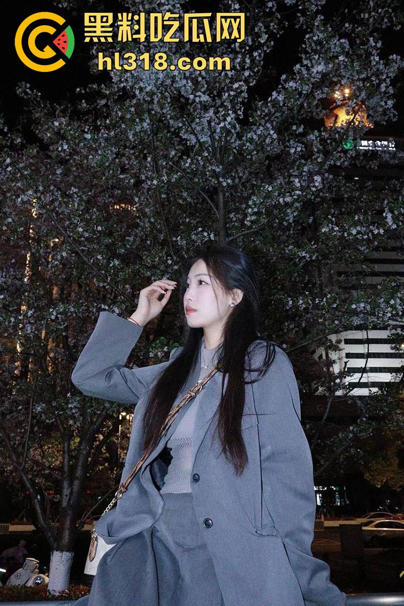 上海交通大学【李若菲】，极品身材大二学生妹，被金主爸爸包养，翘起美臀上位骑乘，性爱视频流出！-1