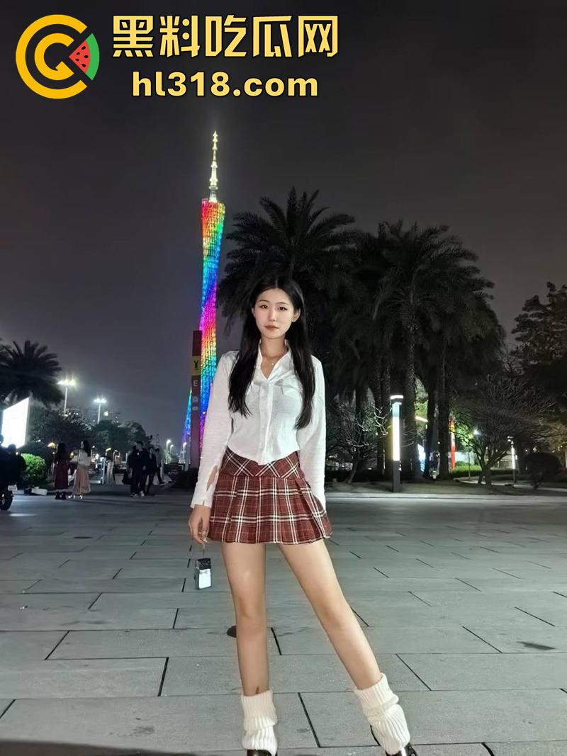 上海交通大学【李若菲】，极品身材大二学生妹，被金主爸爸包养，翘起美臀上位骑乘，性爱视频流出！-3