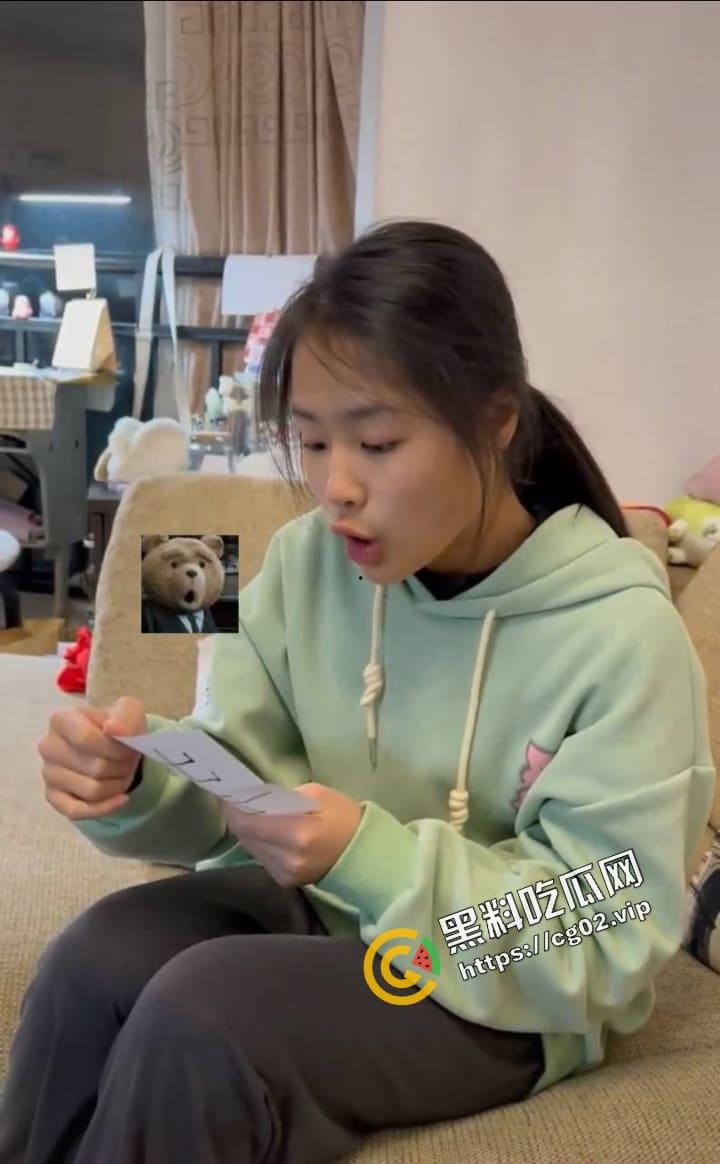 抖音千万粉网红【小叮当的一家】中的姐姐叮叮遭网聊骗局 全裸自拍视频流出遭疯传  顺带 开盒 千万账号背后的男人-4