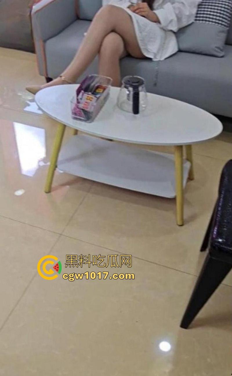 海角乱伦！家里的亲戚一起聚餐，与嫂子棋牌室激情交欢，亲友在隔壁打麻将，小叔子奋力操逼播种！-3