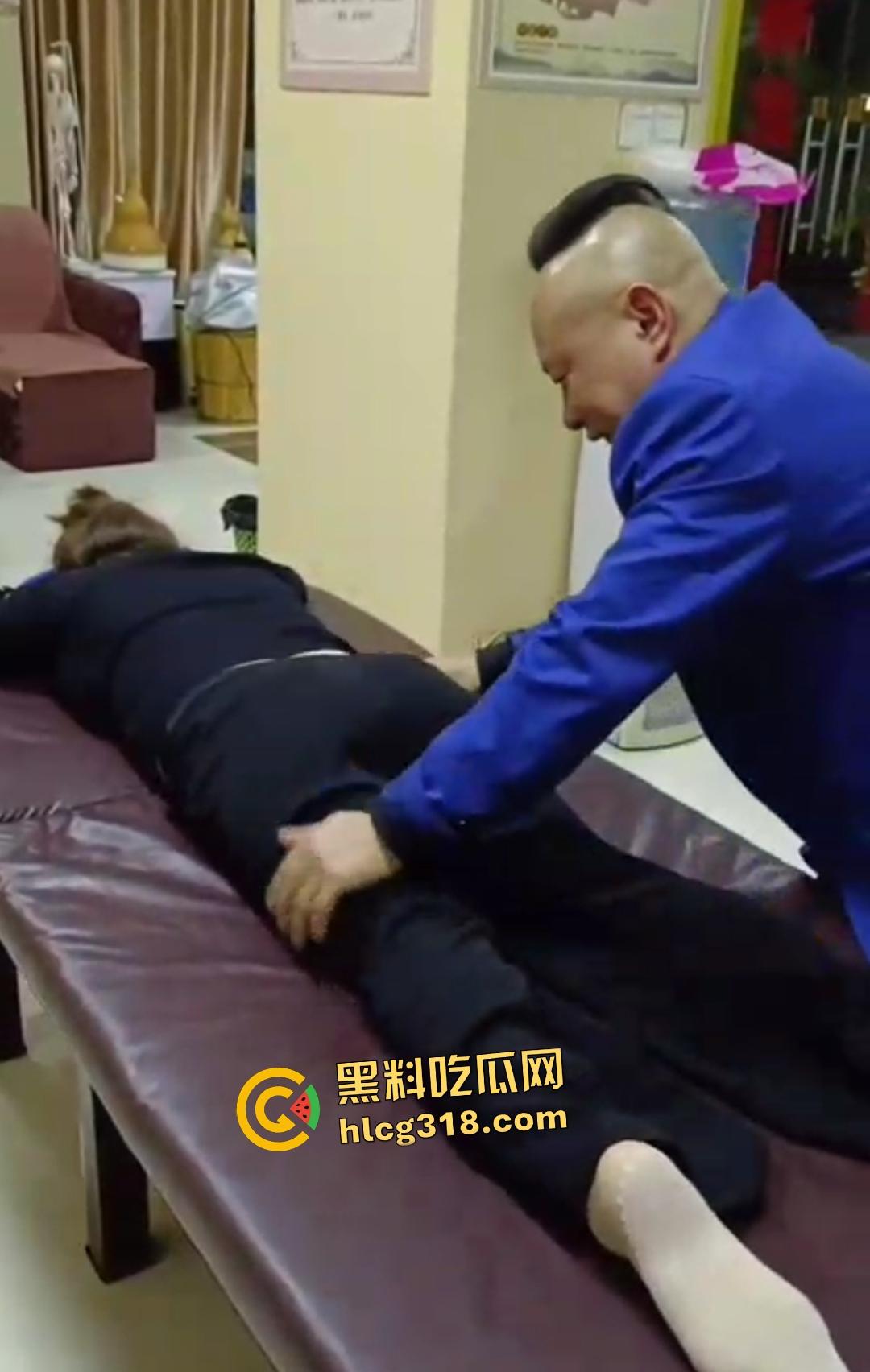 大师按摩变淫乱调教！女徒弟穿裤翘臀求按，抠逼挑逗湿透内裤，收徒还是收炮友？-5