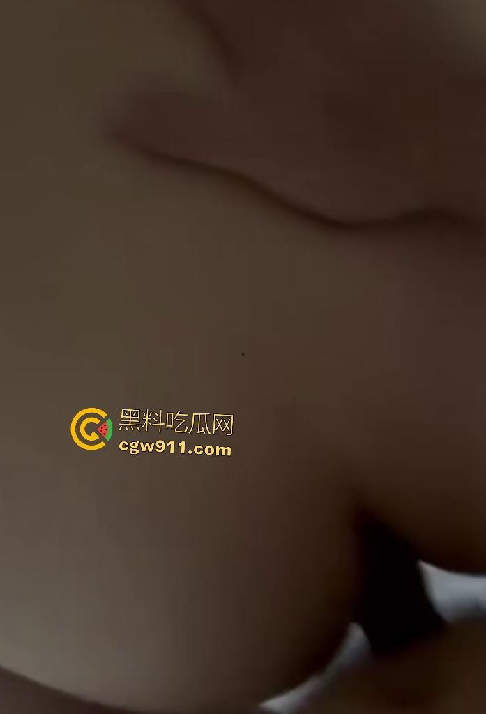 河北保定冀中学院【温雅玲】，校外炮房下海，微胖丰腴肉体在外的嫖客都得排队，低价的紧逼还能吸精！-6