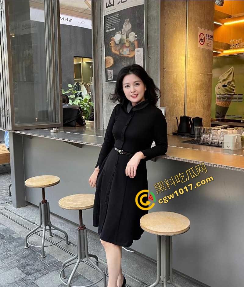 乱伦大神爆操性感小嫂子：哄骗发情嫂子说表姐睡觉，故意大力打桩让其浪叫给表姐听，羞辱与欲望齐飞！-1