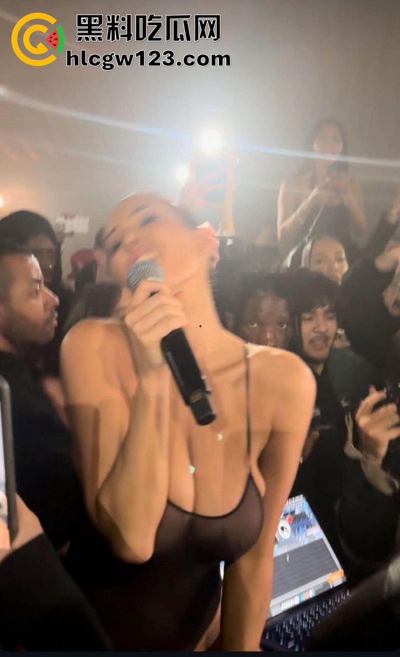 侃爷绝对真男人，从不拿大伙当外人又来炫妻了，顶级身材巨乳娇妻，穿着暴露带上街调教！-1