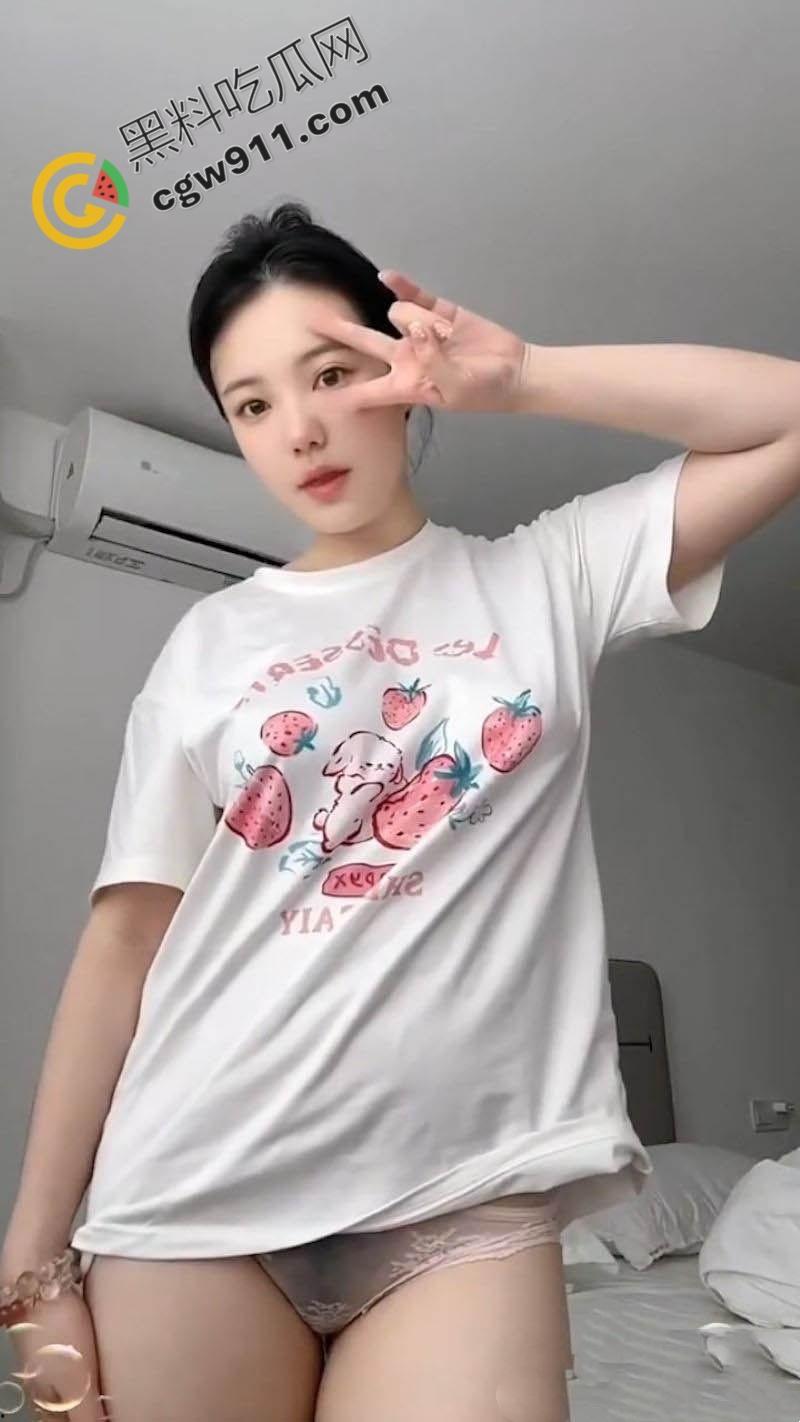 抖音网红【软情好似豆花生儿】付费视频流出！裸舞挑逗，摇奶扭臀骚劲十足，让人欲罢不能！-3