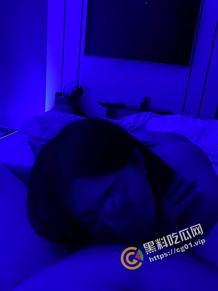 贵州维也纳酒店前台 夏心仪 时间管理大师 同时出轨领导和同事 还能勾搭客户 被爆光不雅视频!-8