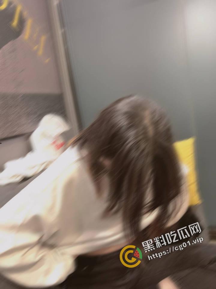 贵州维也纳酒店前台 夏心仪 时间管理大师 同时出轨领导和同事 还能勾搭客户 被爆光不雅视频!-14