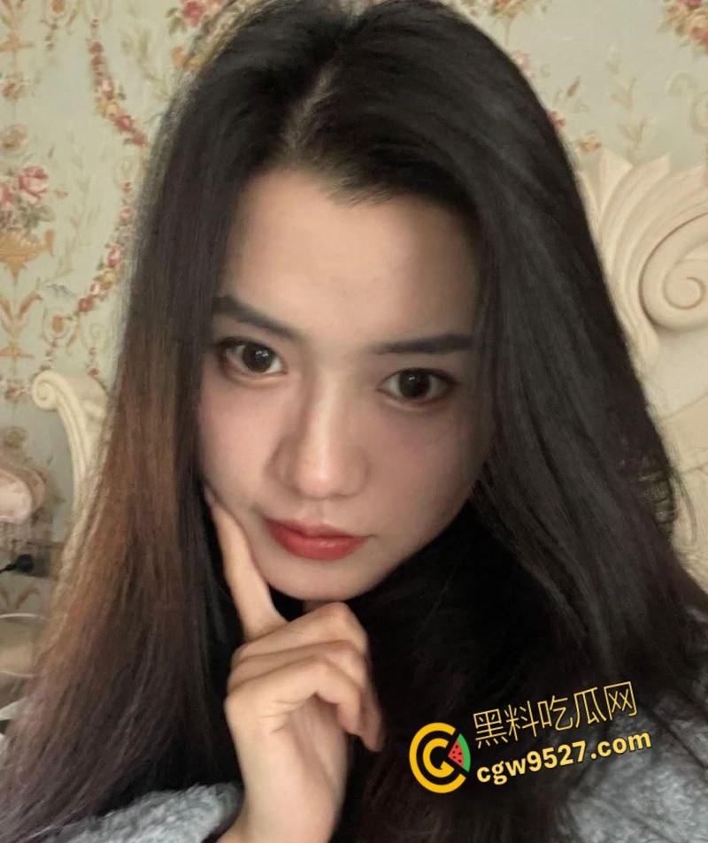 青岛已婚少妇【林昕怡】，酒店调教视频曝光，被金主骑乘口爆，扇臀玩穴调教，场面淫靡不堪 ！-2