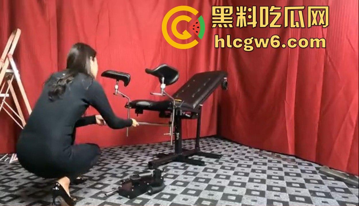 硬核黑科技全自动炮击床  三管齐发同时输出怼前门干后庭再送一嘴  假鸡巴插得飞起  老炮玩家的终极装备！-1