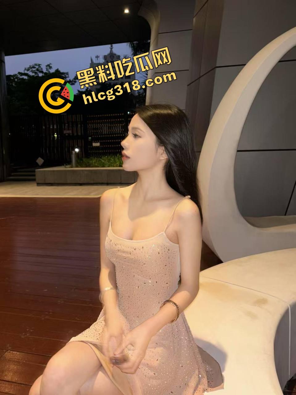 鸡巴三明治是什么新玩法？跟兄弟一起把母狗调教玩明白了，吐司夹屌还舔干净，整得比真狗还听话！-7