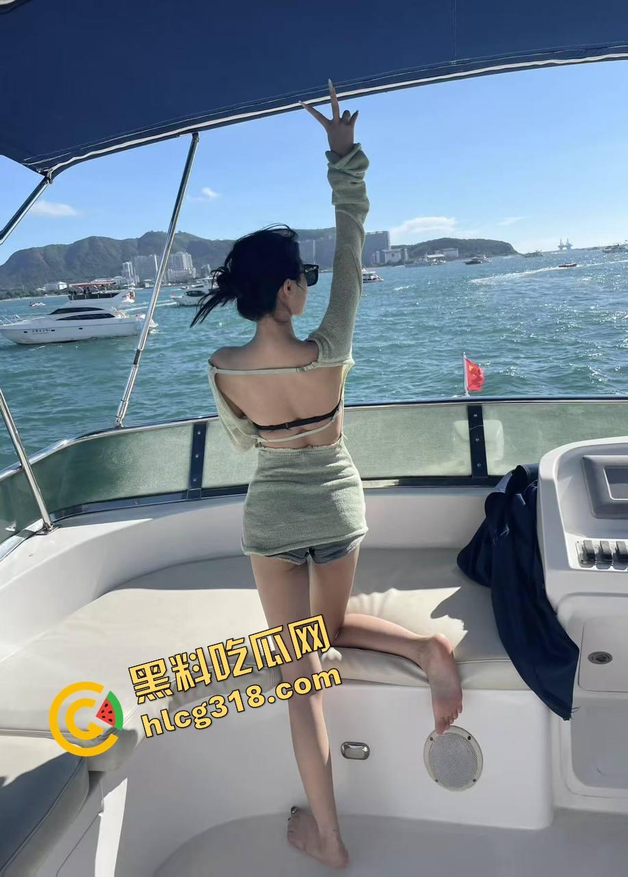 鸡巴三明治是什么新玩法？跟兄弟一起把母狗调教玩明白了，吐司夹屌还舔干净，整得比真狗还听话！-8