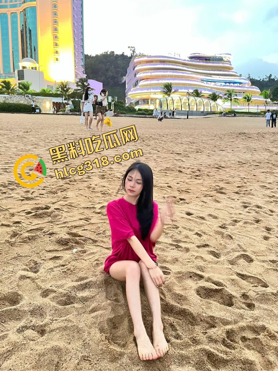 鸡巴三明治是什么新玩法？跟兄弟一起把母狗调教玩明白了，吐司夹屌还舔干净，整得比真狗还听话！-9