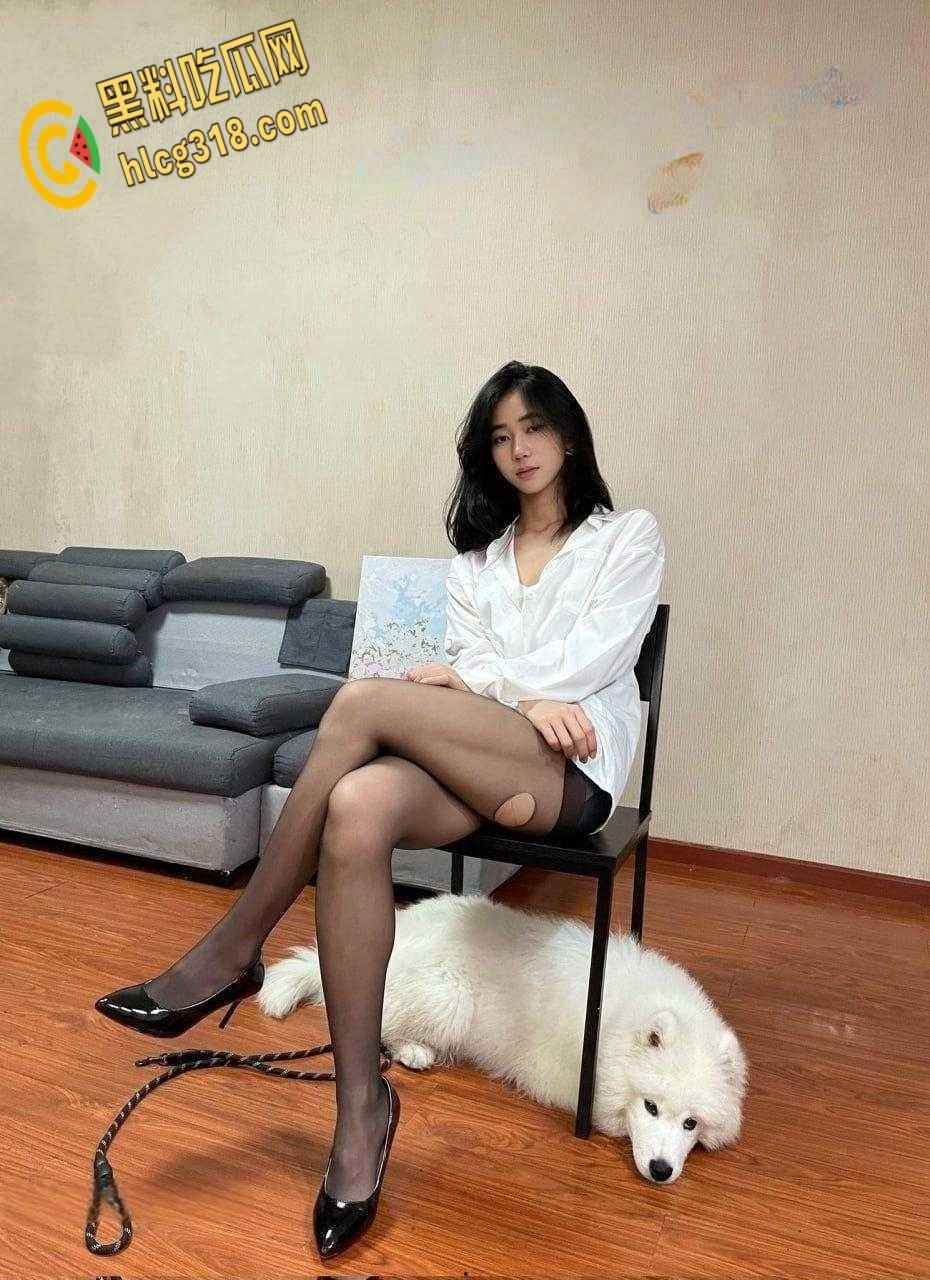 极品高颜舞蹈生被金主网调，大尺度完美身材尤物，高难度一字马展示诱人酮体 !-3