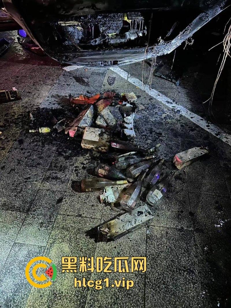 炸翻了！充电时发生严重爆炸 但极氪001 零自燃记录意外保持住了？-9