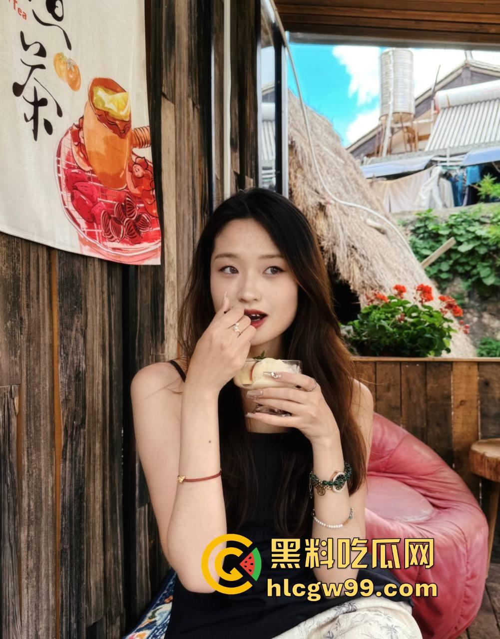 狼友投稿曝光大学生前女友【林辛】私下欠操成性，平时旅游拍美照，约炮帅哥被调教成母狗，放假就是淫乱季！-12