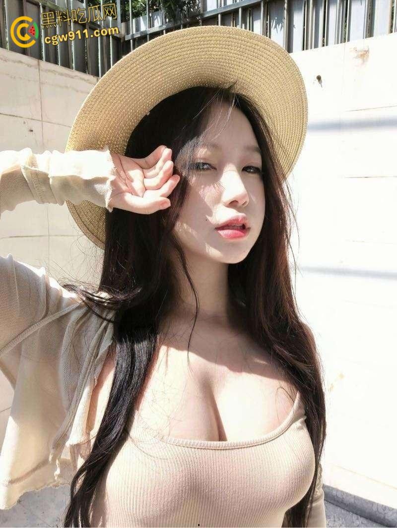 骑行圈绝美少妇，紧身装巨乳翘臀，白虎骚穴被无套抽插，女上骑乘扭臀榨精，差点没忍住全射在巨乳上 !-2