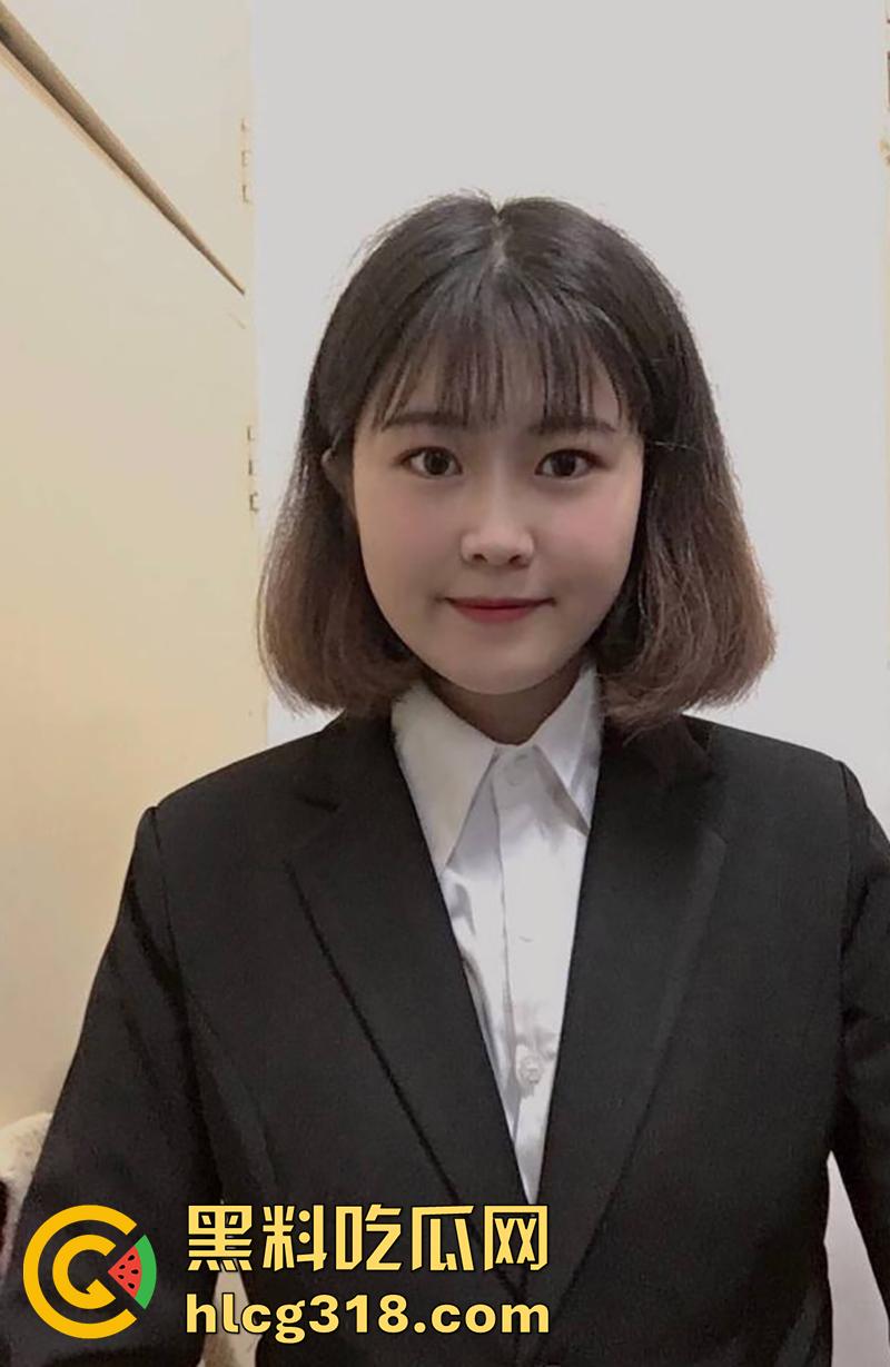 五斤巨奶会计文员【苏诗莹】，被老板调教成小母狗，经常在公园露出，据说出门从不穿内裤内衣！-1