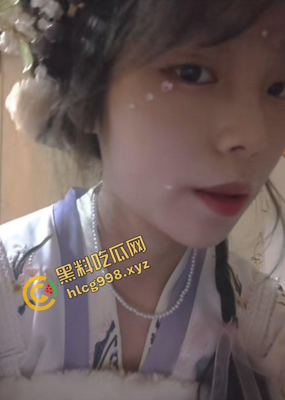 达州中医药职业学院 抖音清纯小网红『大蓉爱吃嘎嘎』线下约炮金主脱衣骚舞 站起来蹬！独家播出！-4