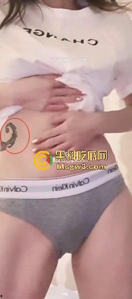 抖音28W粉丝反差婊【史迪西】直播间故意走光勾引！榜一大哥刷万元换来裸聊自慰玩具秀，视频流出太劲爆！-3