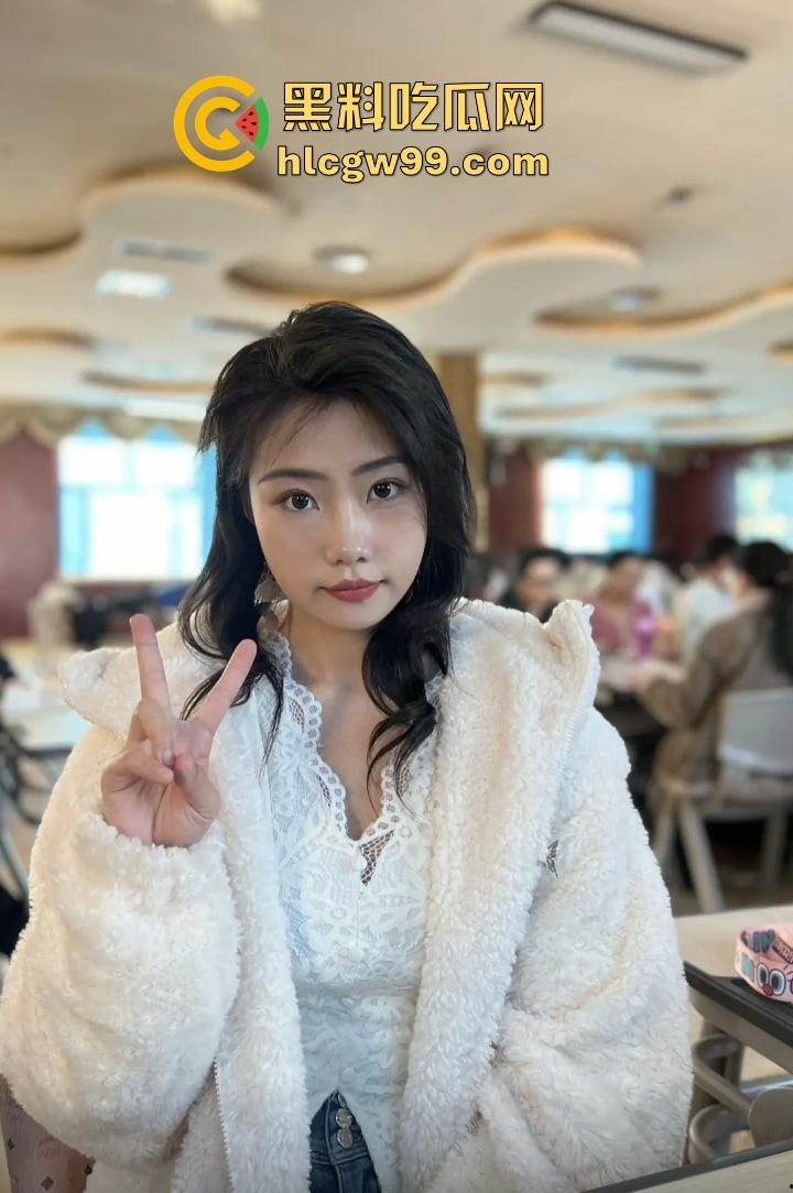 考公培训现场惊现抽象哥，直播模拟教师资格面试逆天发言，男生晕了打醒，女生晕了就操，面试官直接大脑死机！-4