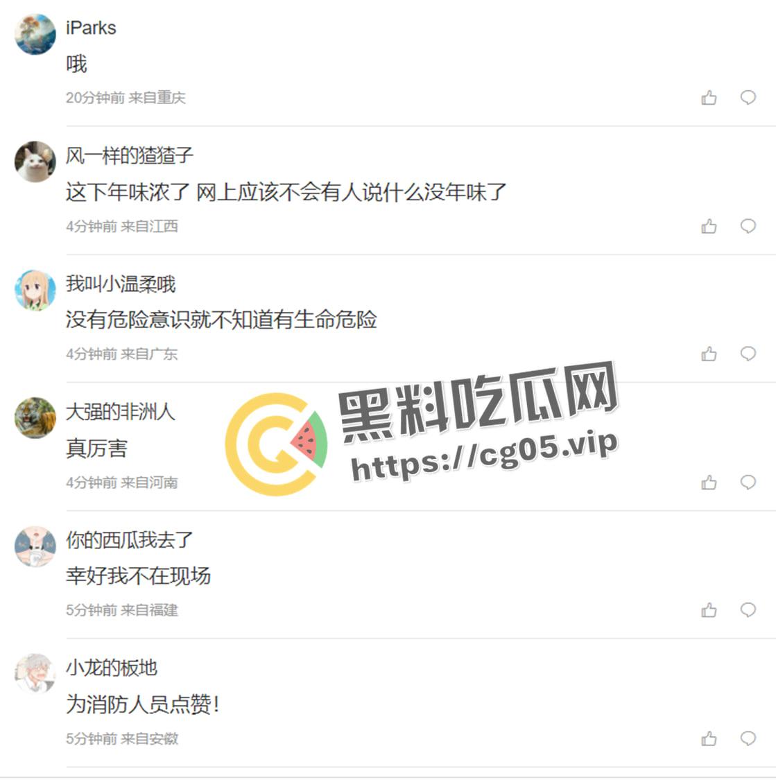 河南焦作东方红广场 三名年轻人疑似当众引爆雷管 手和腿直接炸断 现场血腥画面曝光-9