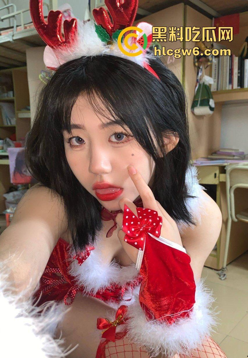 河南圣诞夜大瓜，女友穿圣诞服诱惑上门，白色丝袜勾得人欲火焚身，房门一关直接开干，骚到圣诞老人都得避让！-20