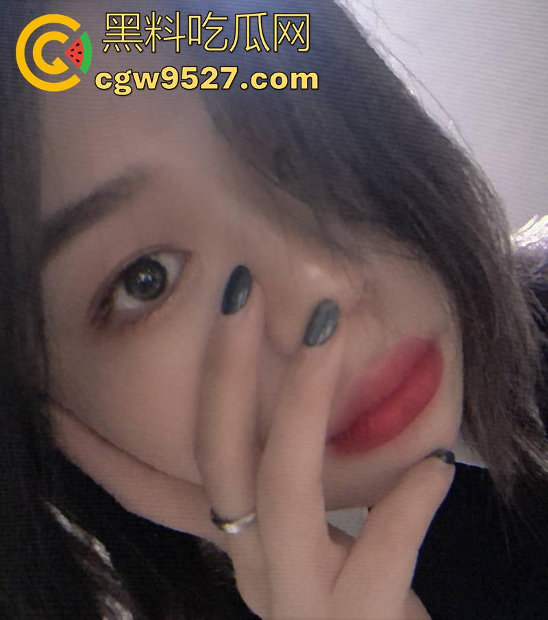 贵州最骚酒店前台【夏媛轩】，学生时期和继父通奸，还和男友兄弟一起3p，和领导同事1v7群p，太刺激了！-5