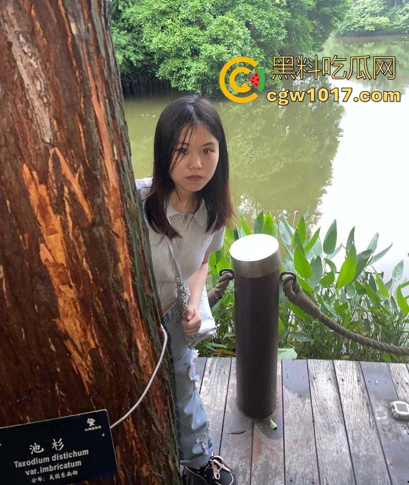 山西幼师职业学院反差母狗【徐驲英】约炮视频曝光，露脸口交舔蛋，主动迎合抽插，反差母狗床上骚劲十足！-2