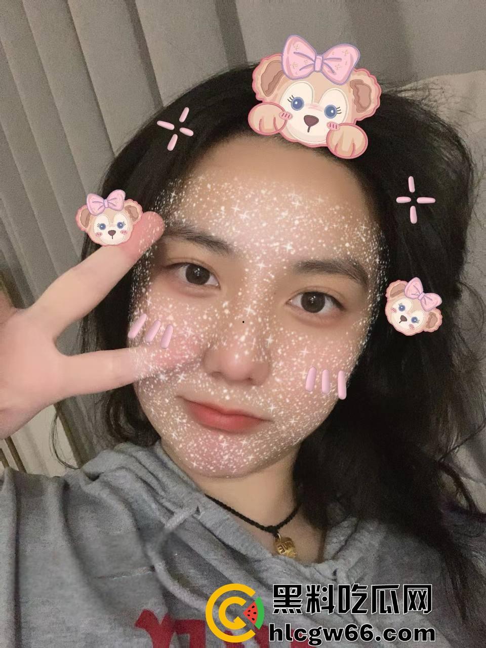 成都女大学生【林青赟】转校上海读书，每天和对象裸视频，让对象受不了打飞机射屏！-2