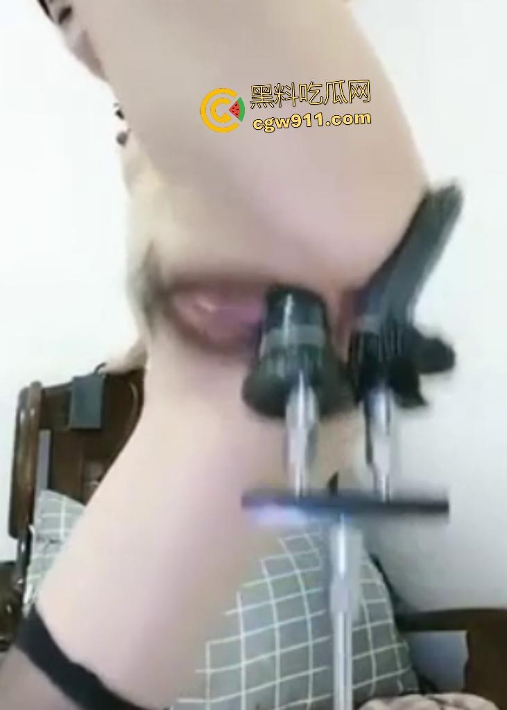 熟女阿姨大骚穴扩阴！深骑巨吊炮机轰炸喷水如泄洪，肥逼吞噬无极限，只能请大马吊才能镇住！-7